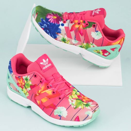 spalvoti adidas bateliai